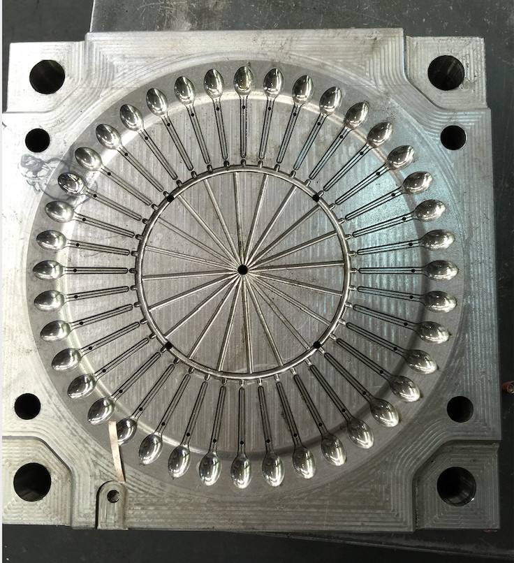 China S136 Steel Hot Runner Plastic Injection Mould 16cavity factory