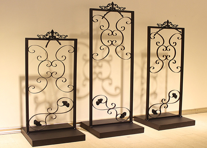 China Carving Design Clothing Shop Display Furniture With Excellent Spraying Surface factory