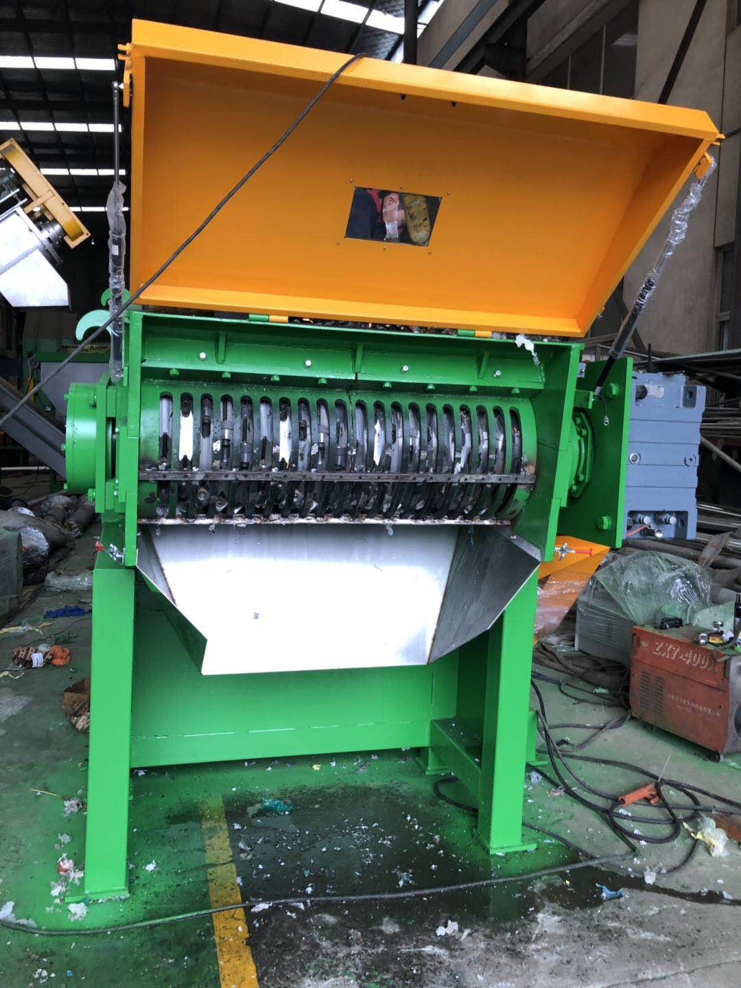 China Hydraulic Pushing PET Fibers Single Shaft Shredder Machine factory