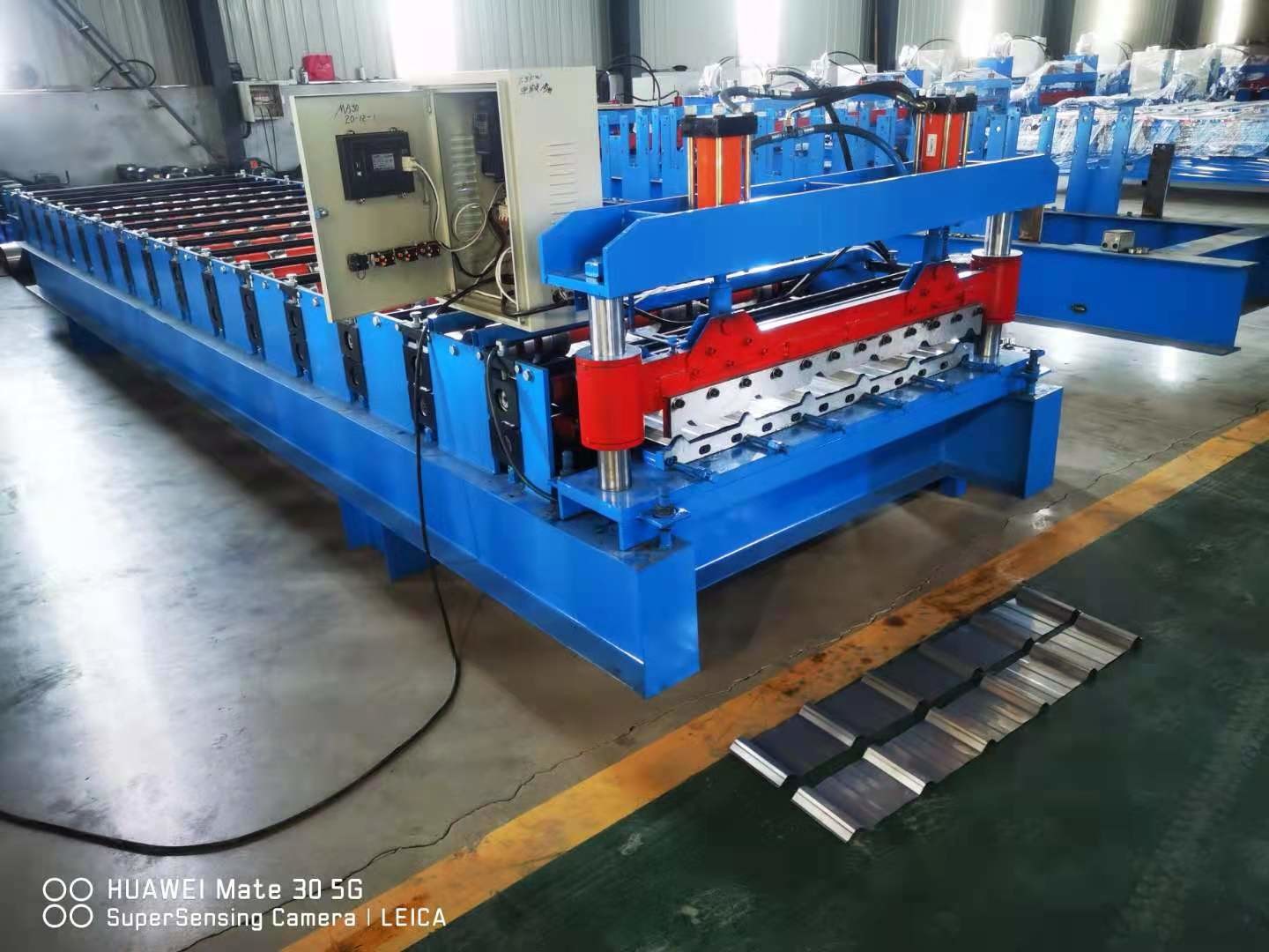 China Stainless PPGI Roofing 20m/Min Sheet Roll Forming Machine factory