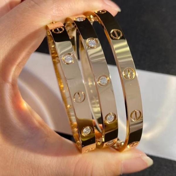 Quality Unisex 18k Gold Jewelry Anniversary Engagement Hk Setting Bangle for sale