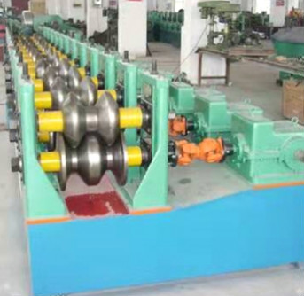 China 2 Waves And 3 Waves 8m / Min Guard Rail Roll Forming Machine factory