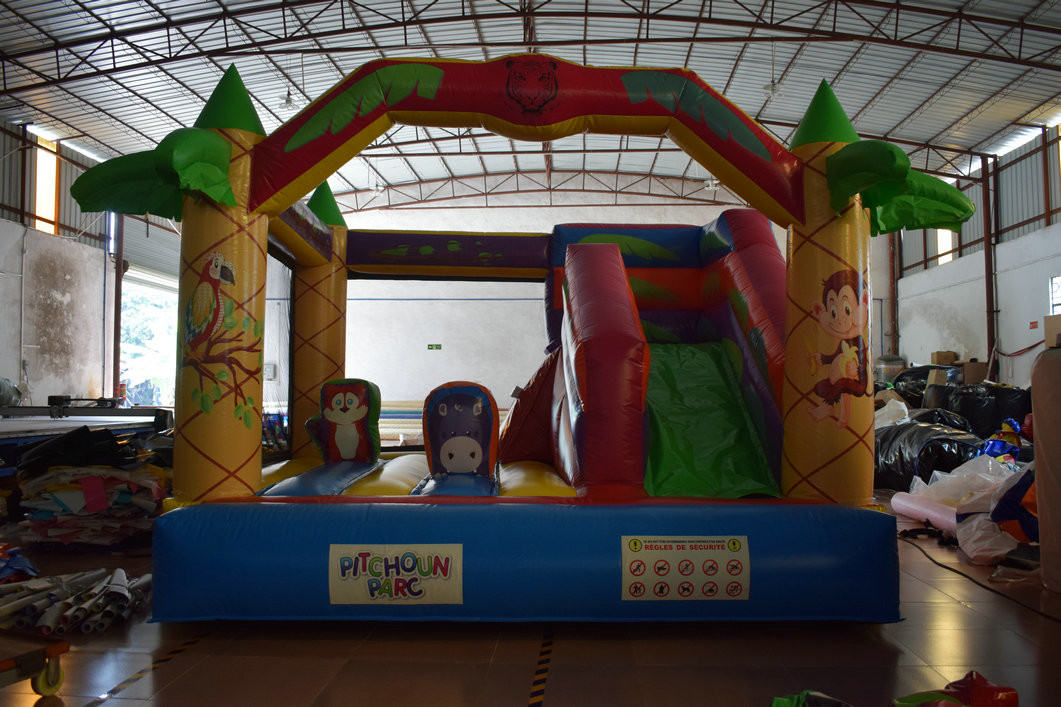 China Jungle inflatable forest animals jump house PVC fabric middle size inflatable animals bouncy on sale factory