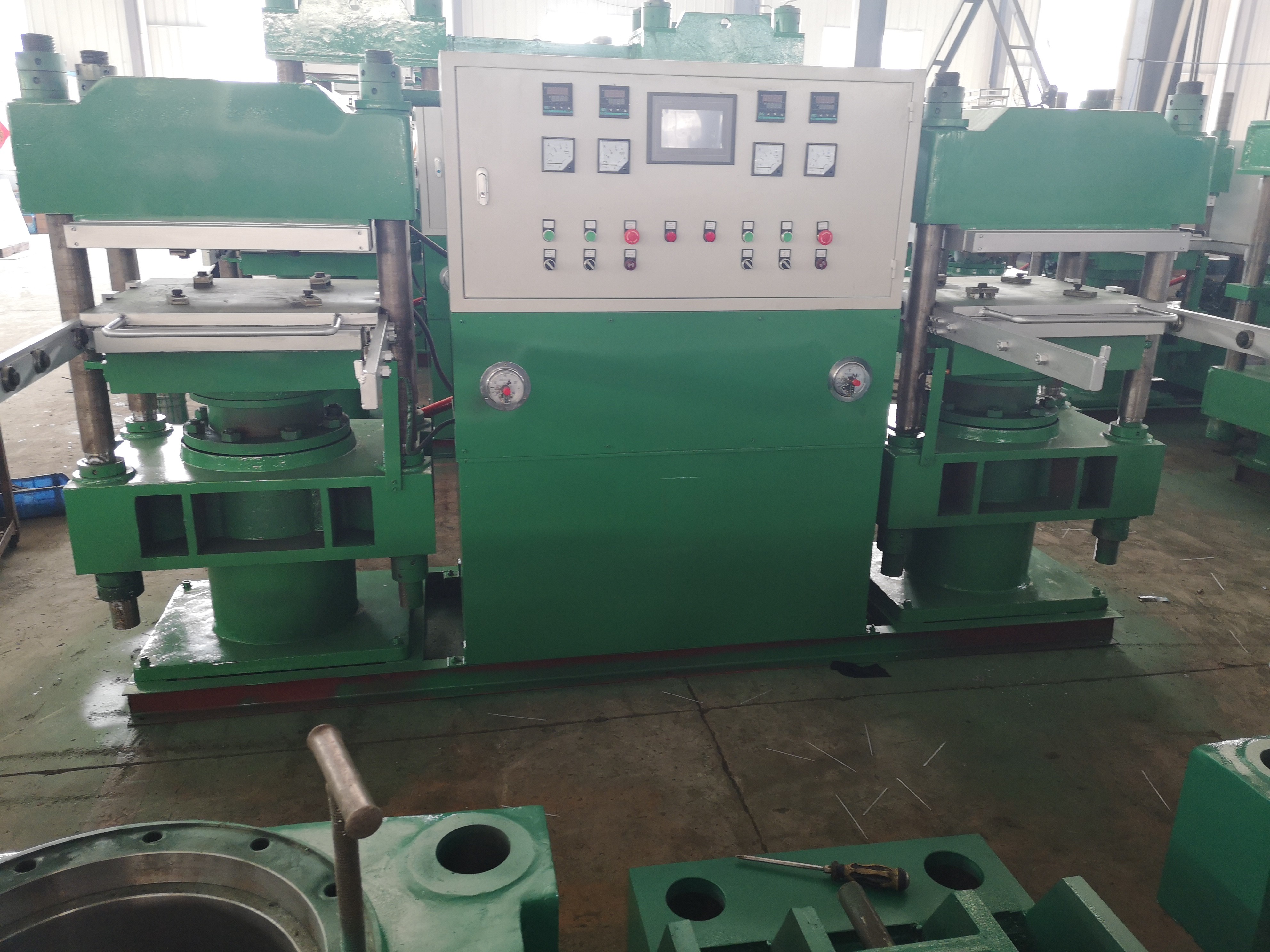 china 250T Rubber Vulcanizer Machine PLC Hydraulic Press Machine For Rubber Moulding
