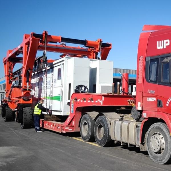 Quality SPEO Mobile Straddle Carrier Crane 35 Ton For Lifting Oversized Loads for sale