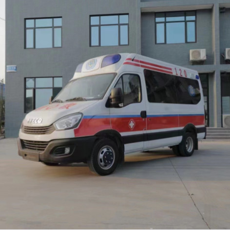 Quality 3750 Mm Wheel Base Emergency Ambulance Car With 103KW Rated Power And 3700 Kg for sale