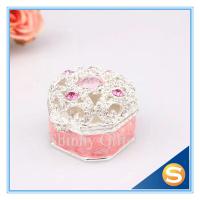 China Small Metal Metal Treasure Chest Jewelry Ring Box Wedding Ring Rolls Jewelry Box Retail factory