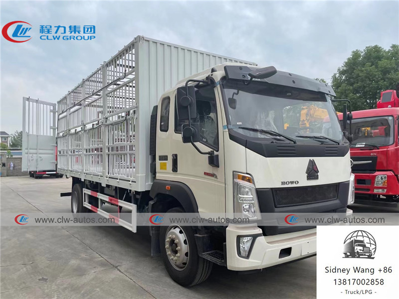 China Sinotruk Howo 4x2 Fence Cargo Truck For Livestock Transport factory