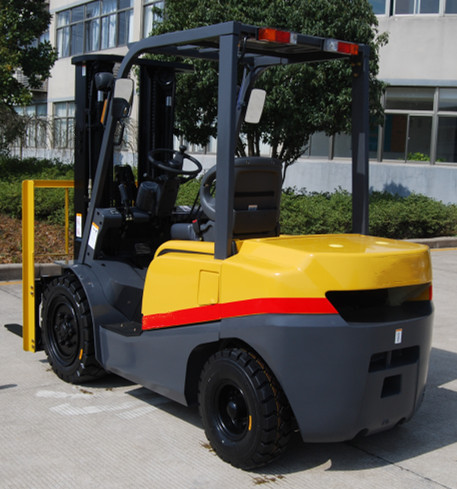 Quality 2.5 Ton Heavy Machinery Forklift , Automatic Warehouse Material Handling for sale