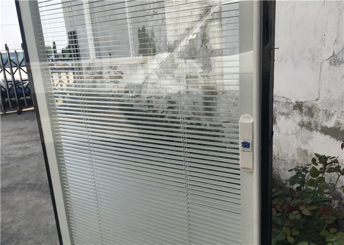 China Horizontal Pattern Blinds Between Glass , Aluminium Blinds For Door Window factory