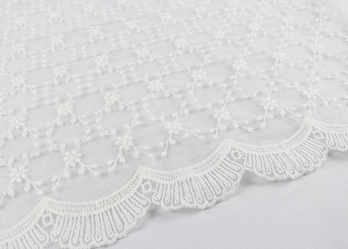 China Beautiful Embroidered Lace Fabric Scalloped Edge Lace Fabric For Ivory Wedding Dresses factory