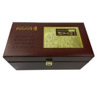 China PU Leather Silk Material inside Tray Lock Closure Gold Color Hot Stamping Wood Box for the Wine Packaging factory