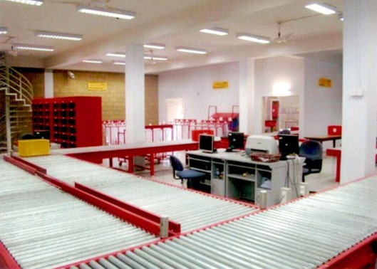 China Customized Powered or Non-powered Roller Conveyor for Logistics Industry factory