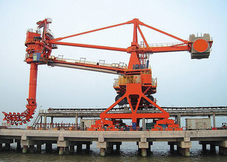 China Mobile Rubber Tyred Port Gantry Crane , Continuous Ship Unloader Rail Mounted Crane factory