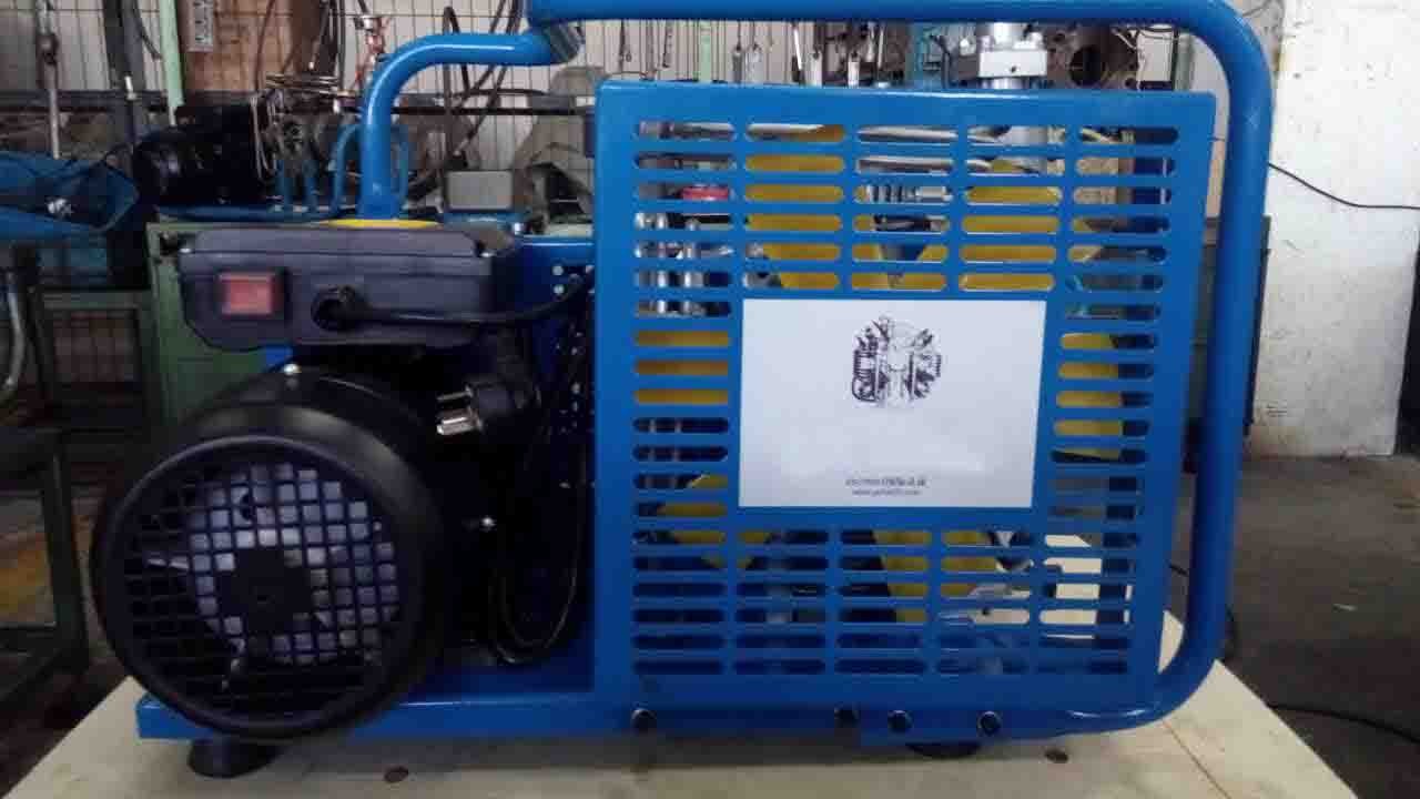 China 300bar 100L/min Electric Motor Breathing Air Compressor factory