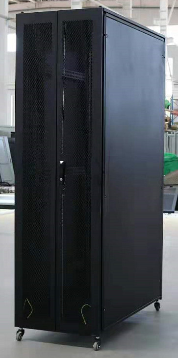 China 47U Network Cabinet Vertical Cable Management, Monitorable Vertical PDU IP20 Steel Sheet factory
