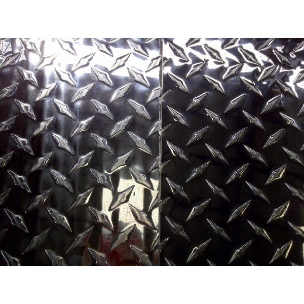 Quality 1060 3003-H22 4017 5052 5086 Embossed Aluminum Tread Plate Sheet Customize Any Sizes for sale