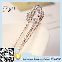 China Heart Hollow Plating Rhinestone Brooches for Women Brooch Pins Jewelry Wedding Decoration factory