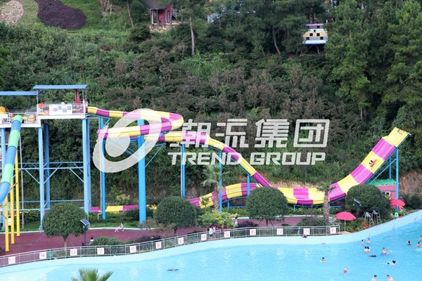 Quality Customized Water Park Equipment Exciting Swwiming Pool Fiberglass Waterslides For Adults for sale