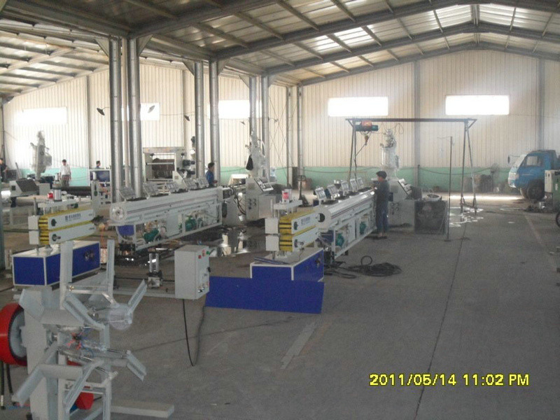 China PVC Conduit Plastic Pipe Extrusion Line , UPVC / CPVC Water Pipe Plastic Extruder factory