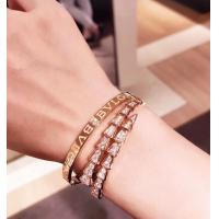 China Fashion 18K Gold Charm Bracelet Custom Made With Diamond And Gemstone factory