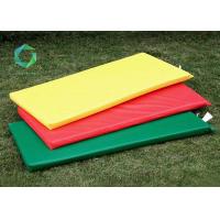 China 150N Adhesion PVC Gym Mat 610gsm Vinyl Waterproof Synthetic Leather Fabric 500d for sale