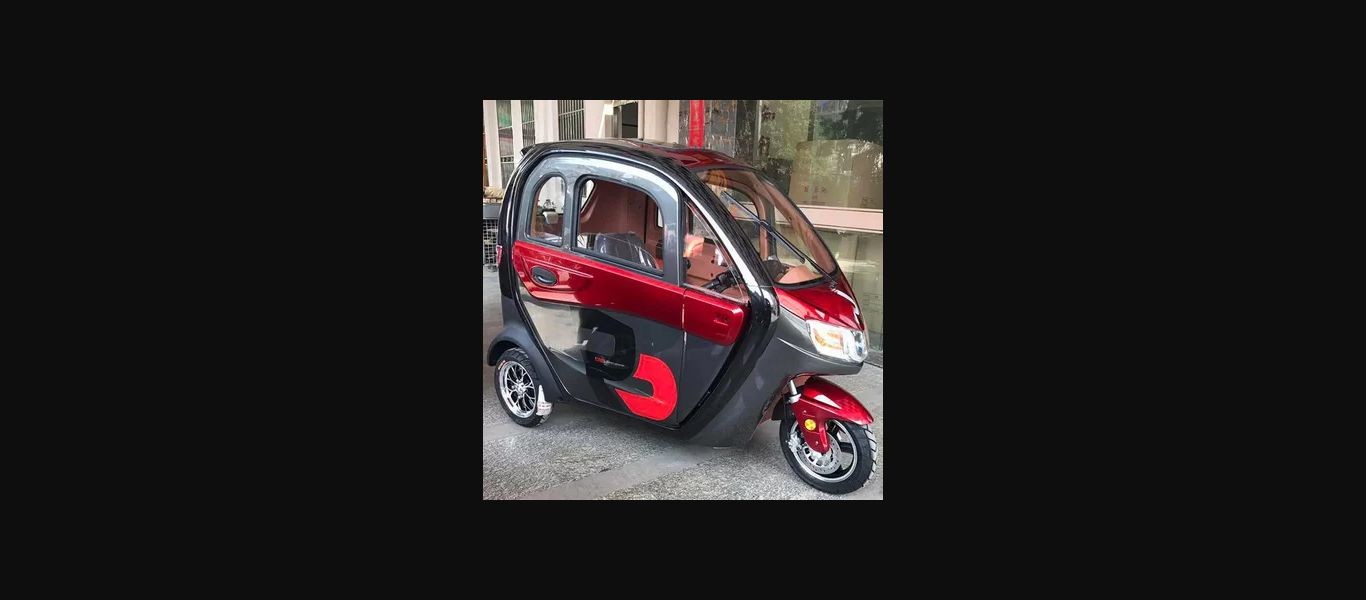 China Three Wheels Full Closed Carbin Passenger Electric Tricycle With 1200W Motor 3seats factory