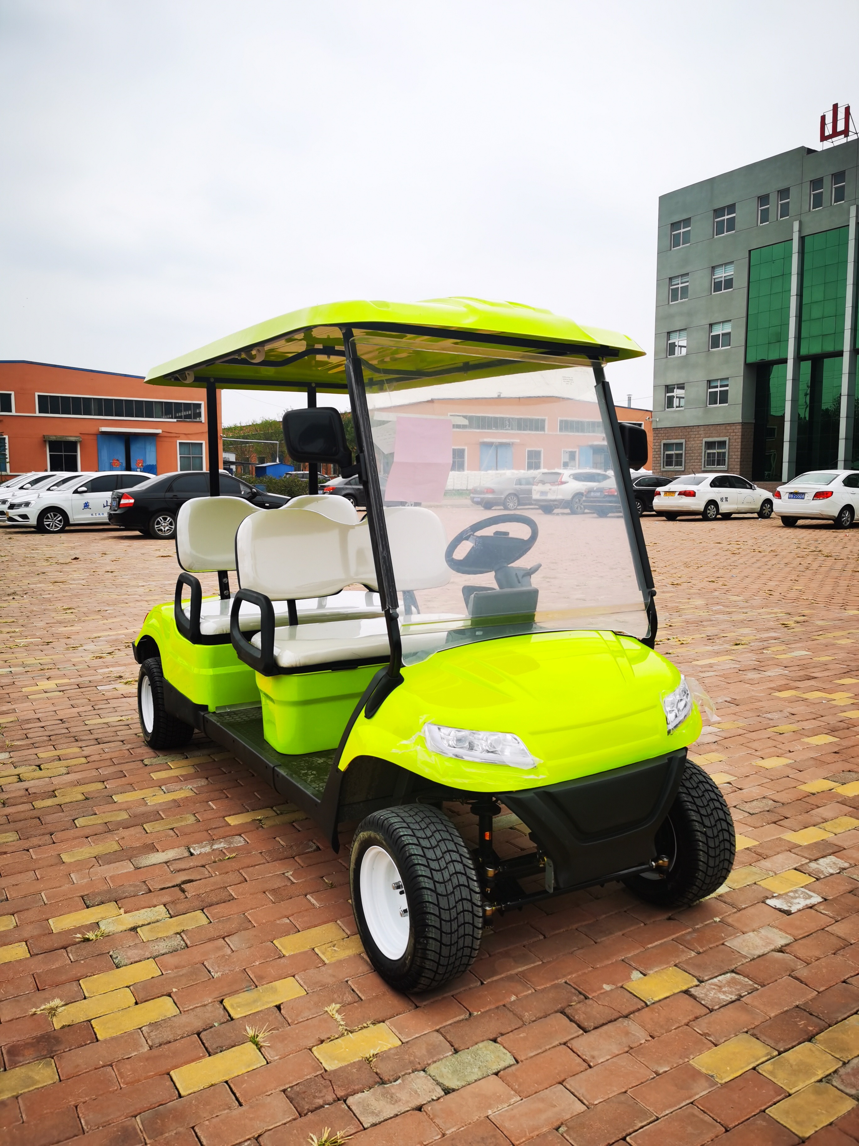 China The factory produces 4 electric golf carts, scooter for house inspection, four-wheel sightseeing electric car factory