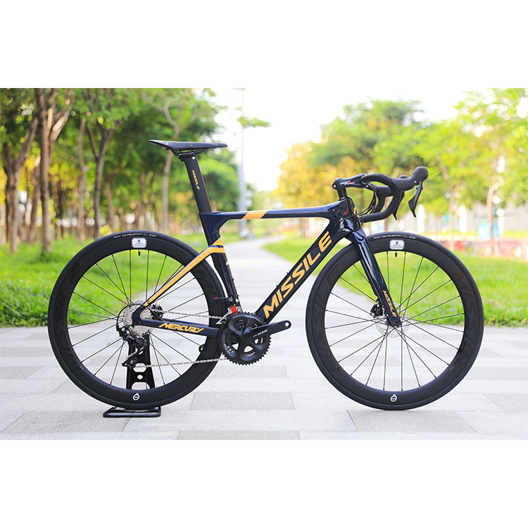 China 700C Full Carbon Road Bike with 31.8*90L Carbon Stem Lightweight 9.0KG without pedals factory