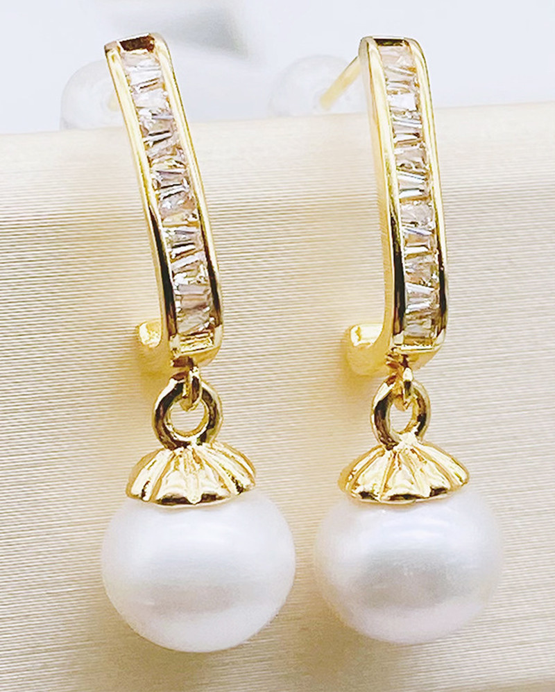 China Elegant Earring for Women Gold Color with Big Round Pearl Earring Classic Jewelry Valentine's Day Gift Pearl Earring factory
