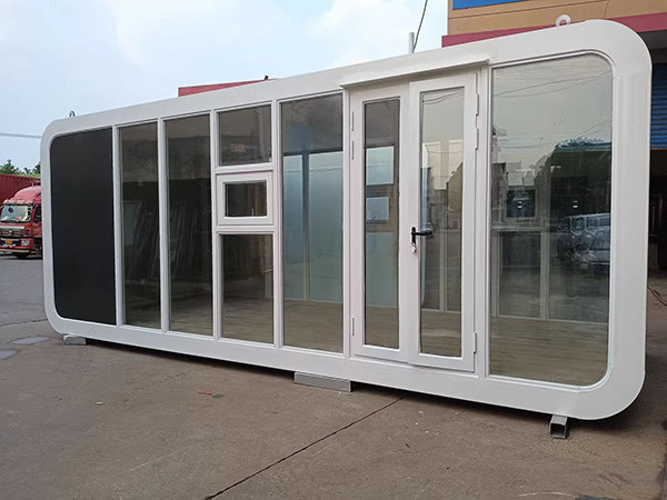 Quality Luxury Prefabricated Apple Cabin House Small High End Hotel Tempered Glass Room for sale