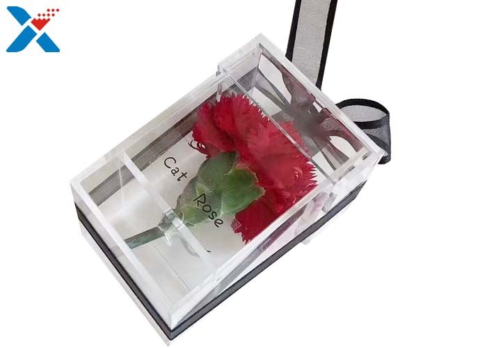 China Custom Luxury Clear Acrylic Flower Box 9 * 9 * 15cm 7 * 7 * 10cm Light Weight factory