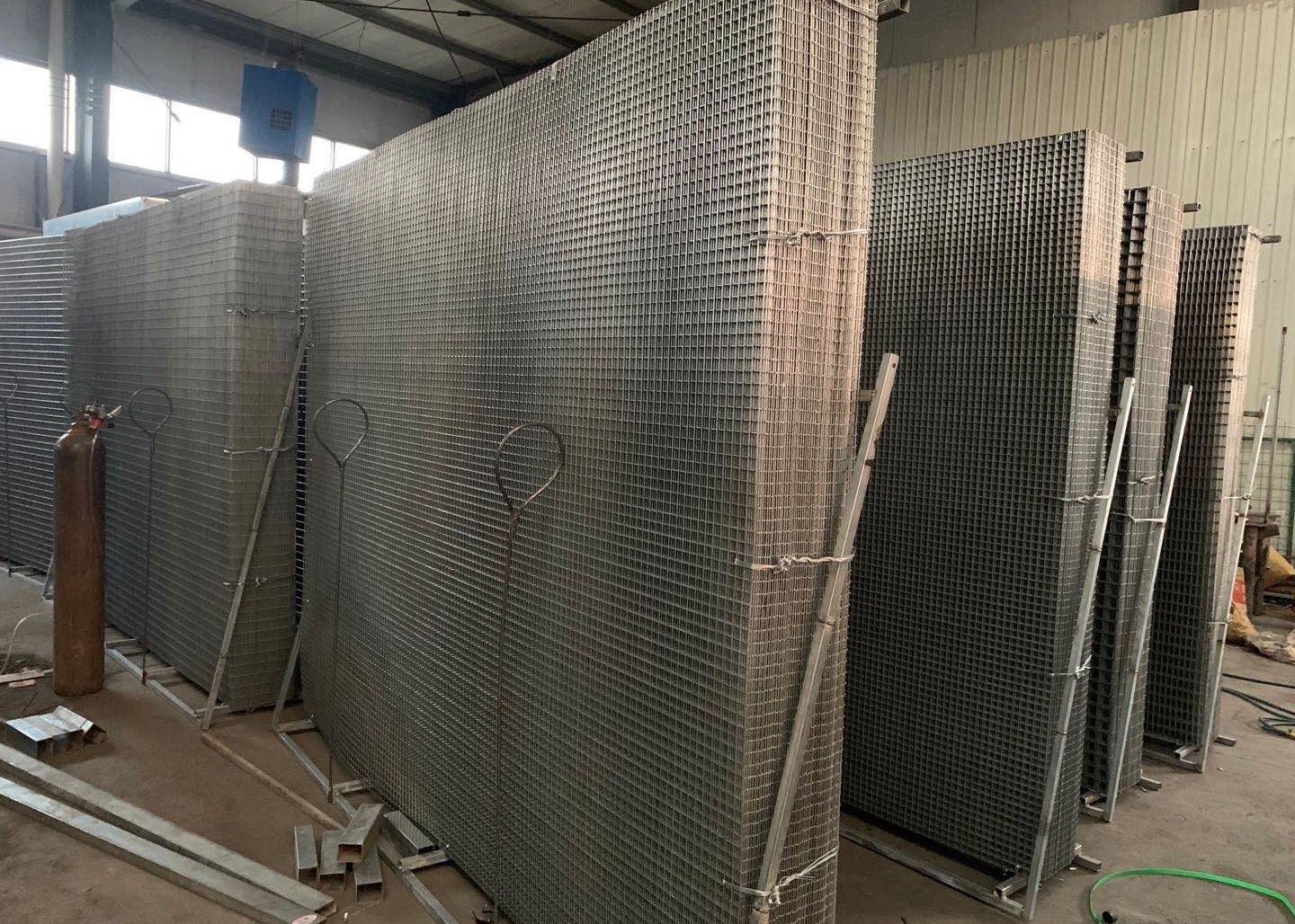 China 1X1 19 Gauge Light Welded Stainless Steel Wire Mesh For Anti Slip Boardwalk Surface factory