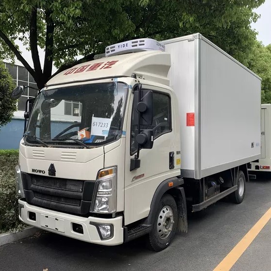 Quality Sinotruk Howo Small Refrigerator Box Truck 95km/h 130hp 5 Tons for sale