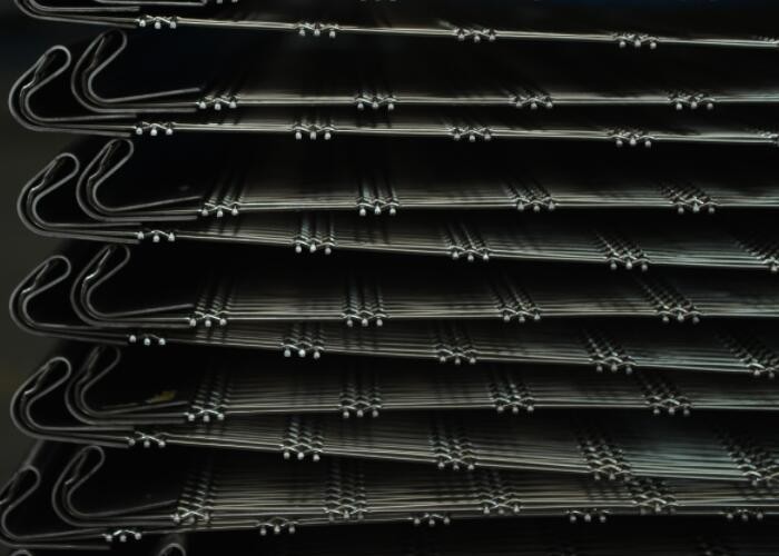China 65Mn Crusher Vibrating Wire Mesh Screen For Stone Screen With Hook And Plate factory