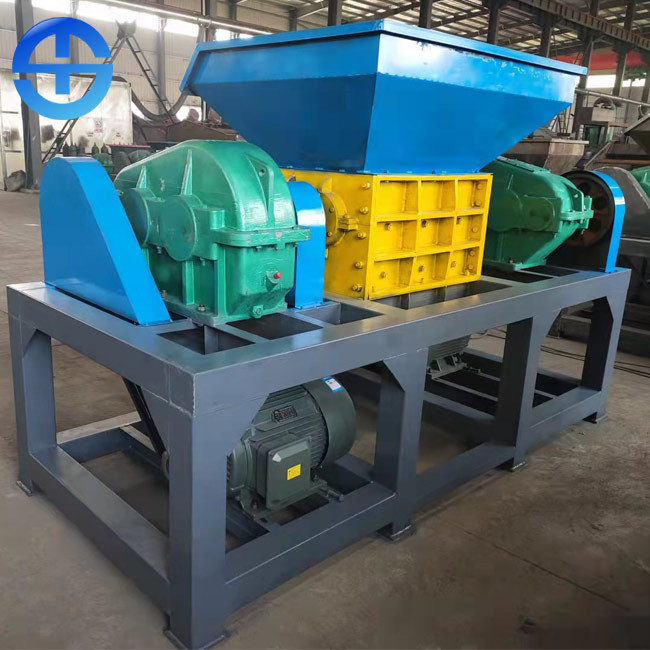 China 2*22kw Power 1500 Kg/H Dual Shaft Shredder For Waste Tire Industry factory