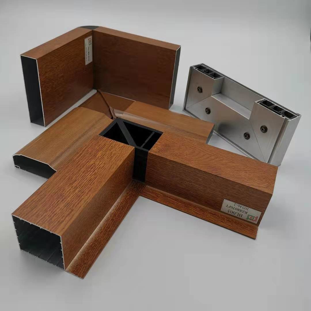 China 5.8M Aluminium Kitchen Cabinet Profile Wood Coated 1.4mm Thickness factory