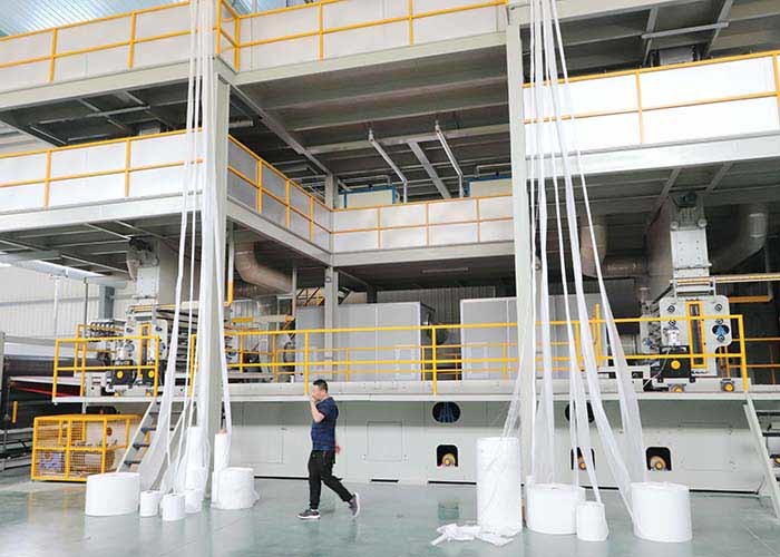 China Meltblown Nonwoven Polypropylene Fabric Machine 100gsm 300KW factory