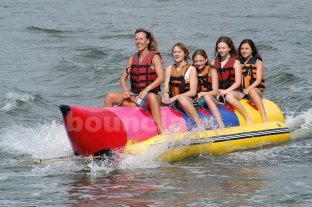 China Inflatable Banana Boat For 5 Persons , Inflatable Towable Water Tube for sale