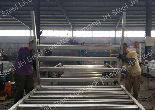 Quality Temporary Portable Cattle Yard Panels Metal Tube Horse Fencing for sale