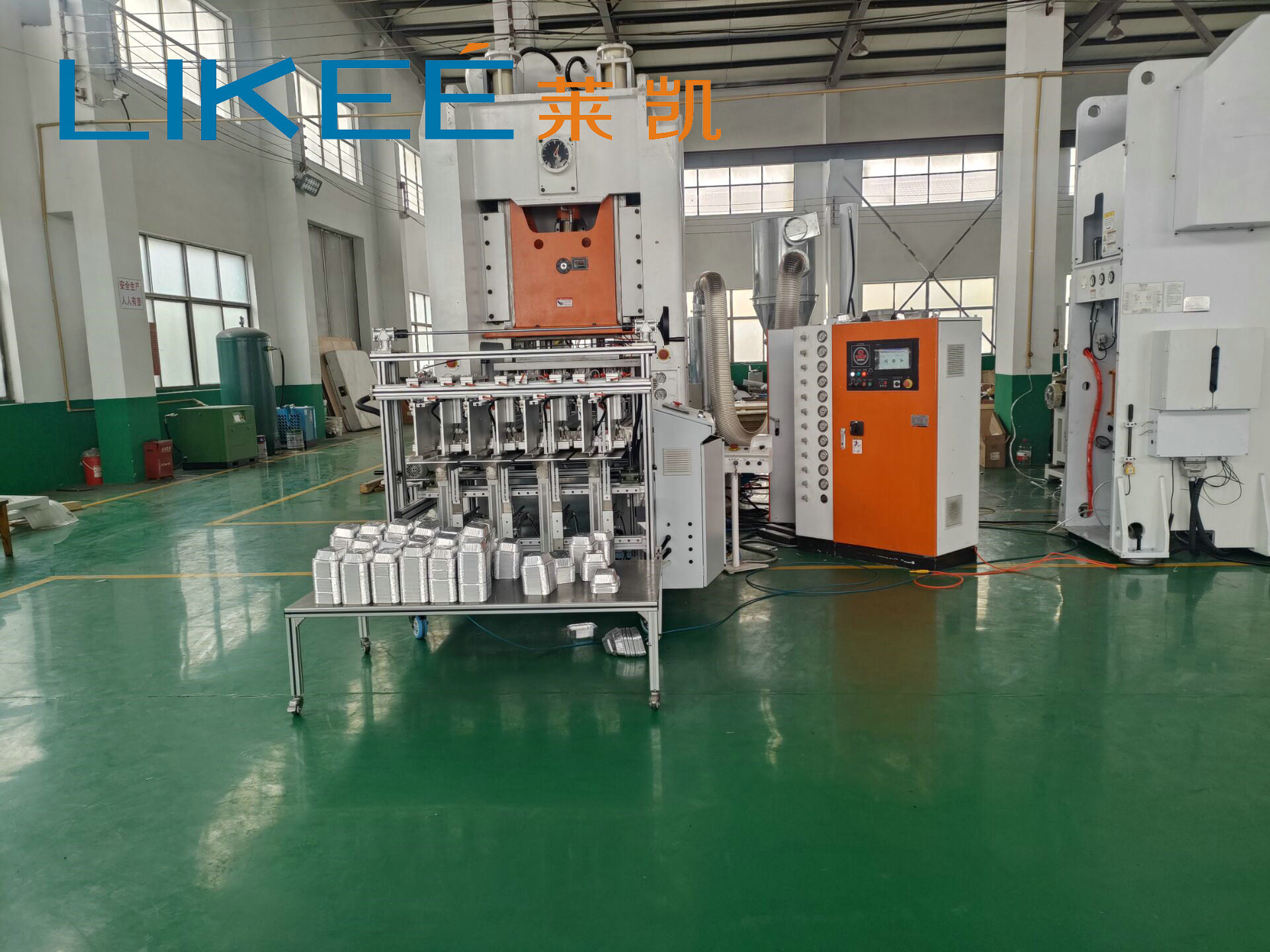 China 12000pcs/H 26KW Aluminium Container Making Machine Silver Foil Container Machine factory