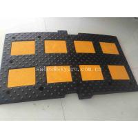 China High Reflective Recycled Traffic Safety Rubber Speed Bumps Easily Installed factory