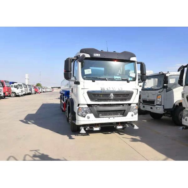 Quality Sinotruk 10cbm Water Liquid Fuel Tank Truck 4 * 2 266hp With Air Conditioner for sale