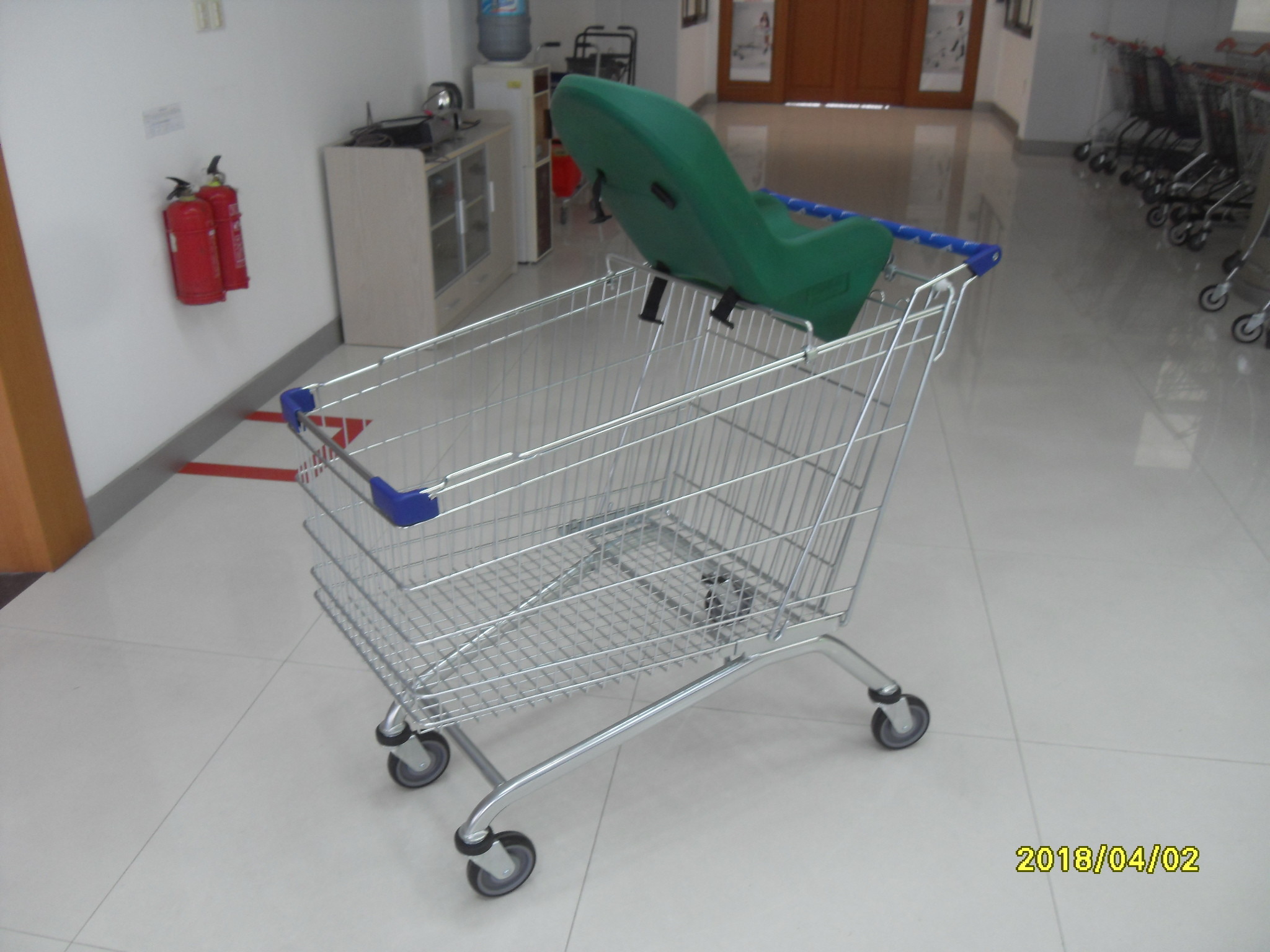 China Commercial Shopping Cart 210L With Baby Capsule / Safety Plastic Parts factory