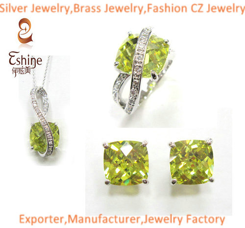 China Fantastic Sterling Silver jewelry set with cushion Peridot CZ party jewelry set wholesaler for sale