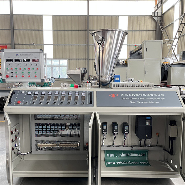 China Durable Plastic Screw Extruder Machine PVC Flex Pipe Water Line factory