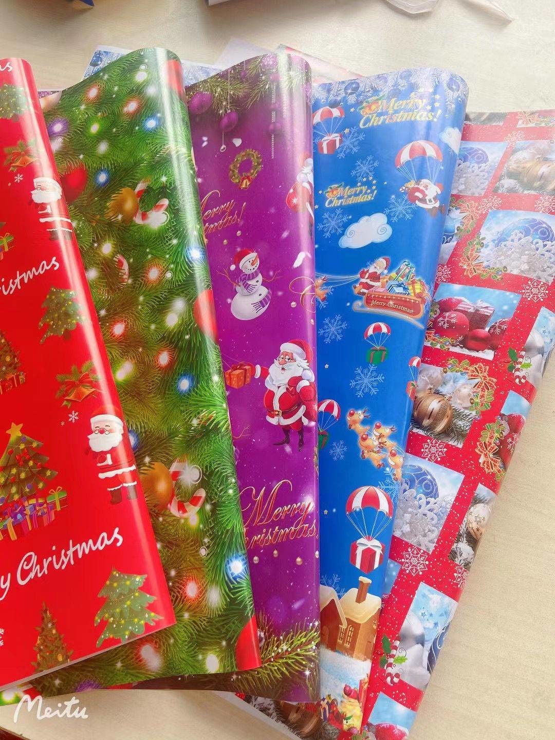 China Popular Design Gift Wrap Paper Roll Size 50cm*70cm Christmas Design factory