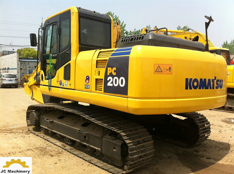 China Latest Model 2014 Year Used Komatsu Excavator 20 Ton Capacity PC200-8 factory