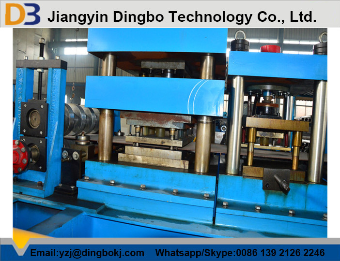 China Durable Guard Rails Roll Forming Machine , Steel Rolling Machine With Electric Drive factory