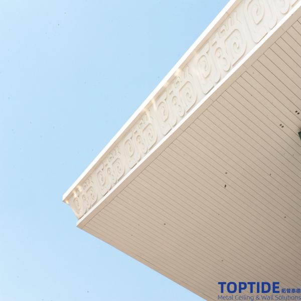 Quality Windproof Aluminium Eaves Linear Strip Ceiling White PVDF Exterior Suspending for sale